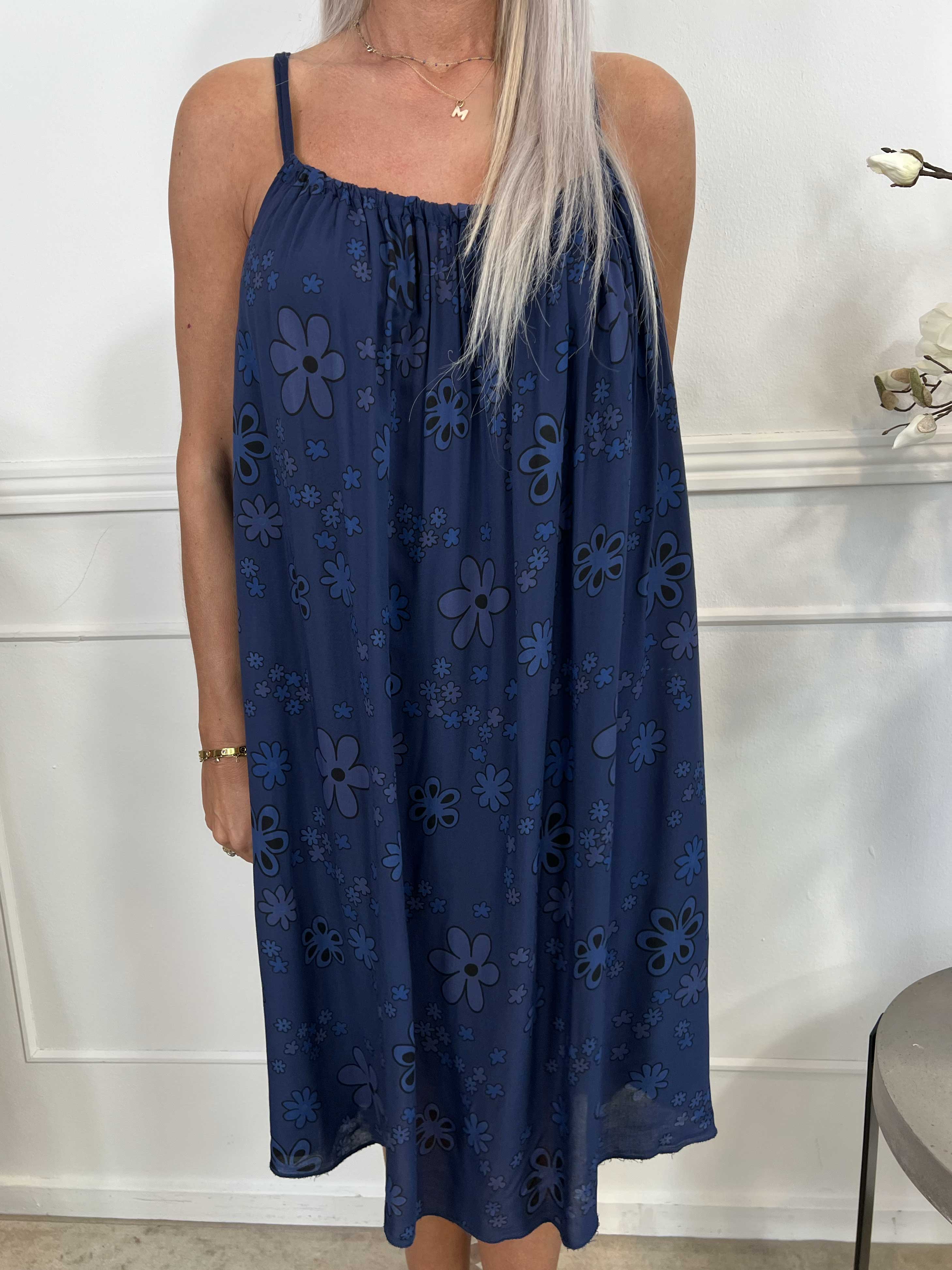 Sunshines Flower - Let kjole i viskose med blomsterprint